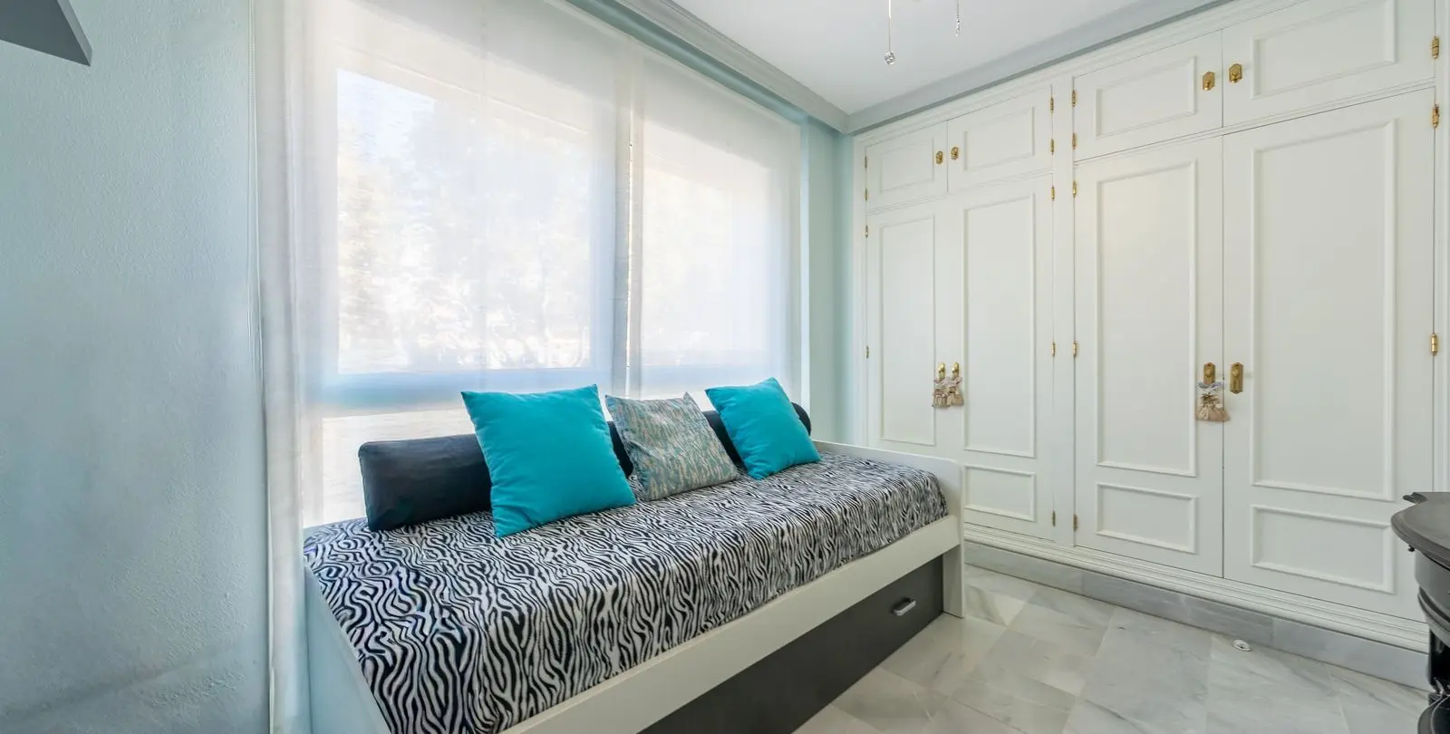 Venta de apartamento en planta media en Marbella 17