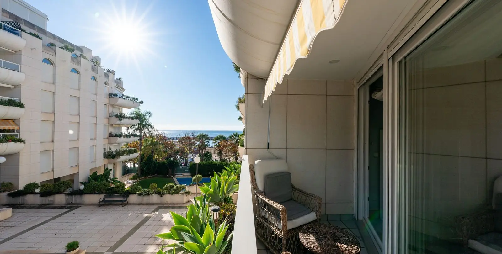 Venta de apartamento en planta media en Marbella 20