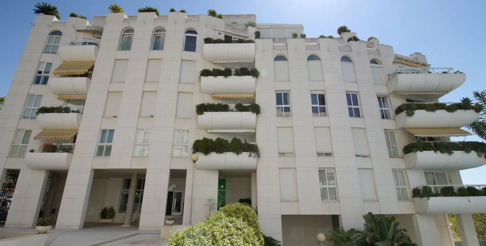 Venta de apartamento en planta media en Marbella 28