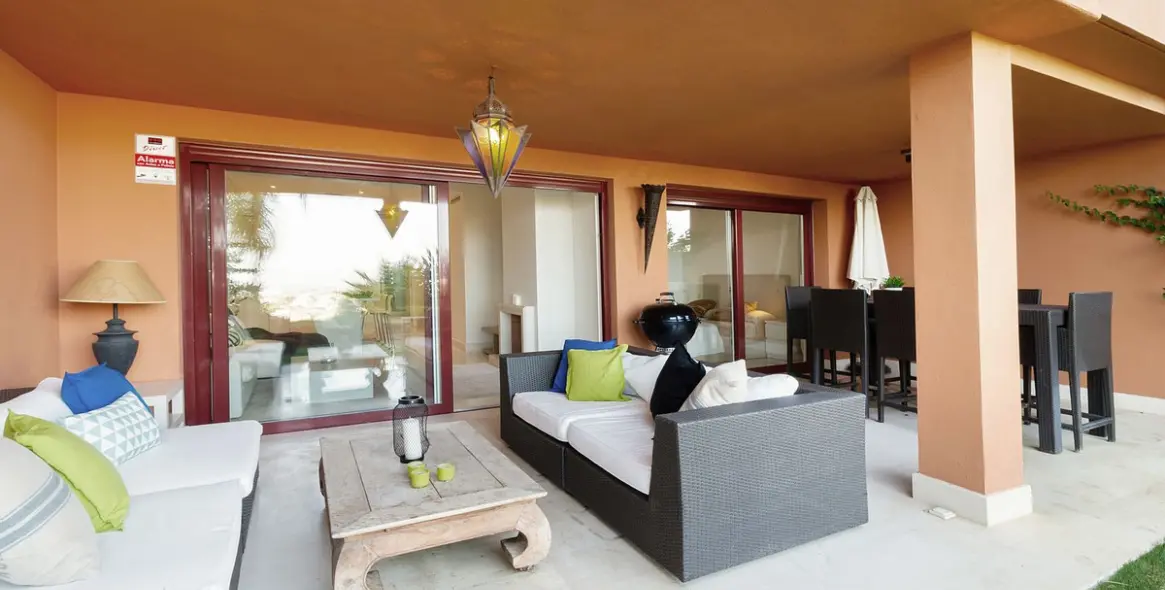 Продажа апартаментов на первом этаже в Los Flamingos 10