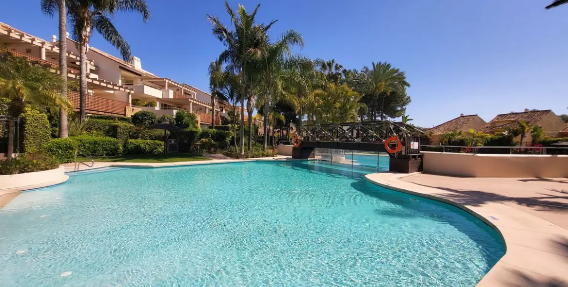 Sale of ground floor apartment in Río Real 1