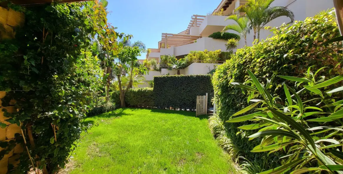 Sale of ground floor apartment in Río Real 3