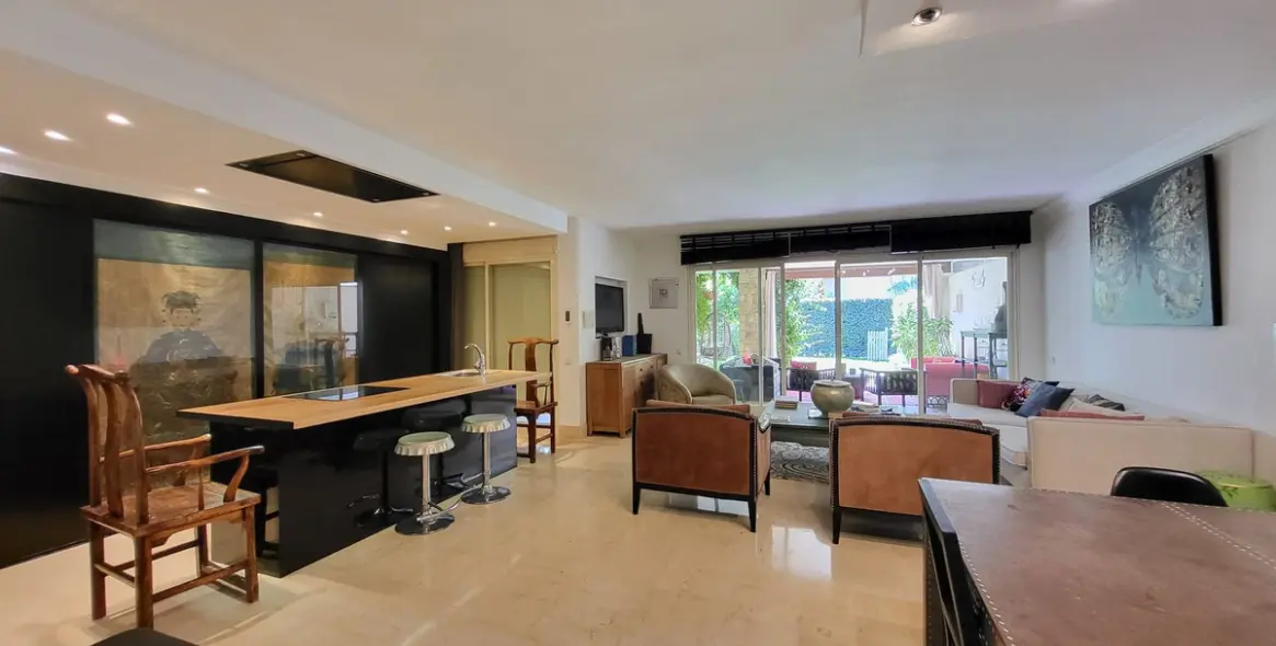 Sale of ground floor apartment in Río Real 14