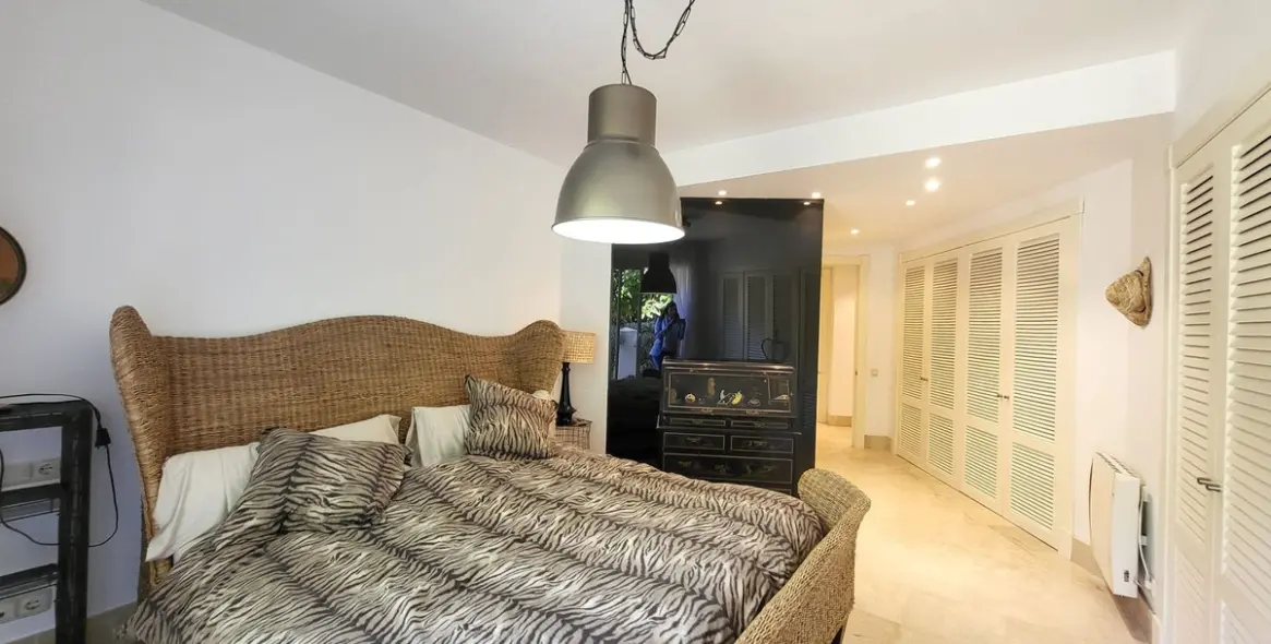 Sale of ground floor apartment in Río Real 18