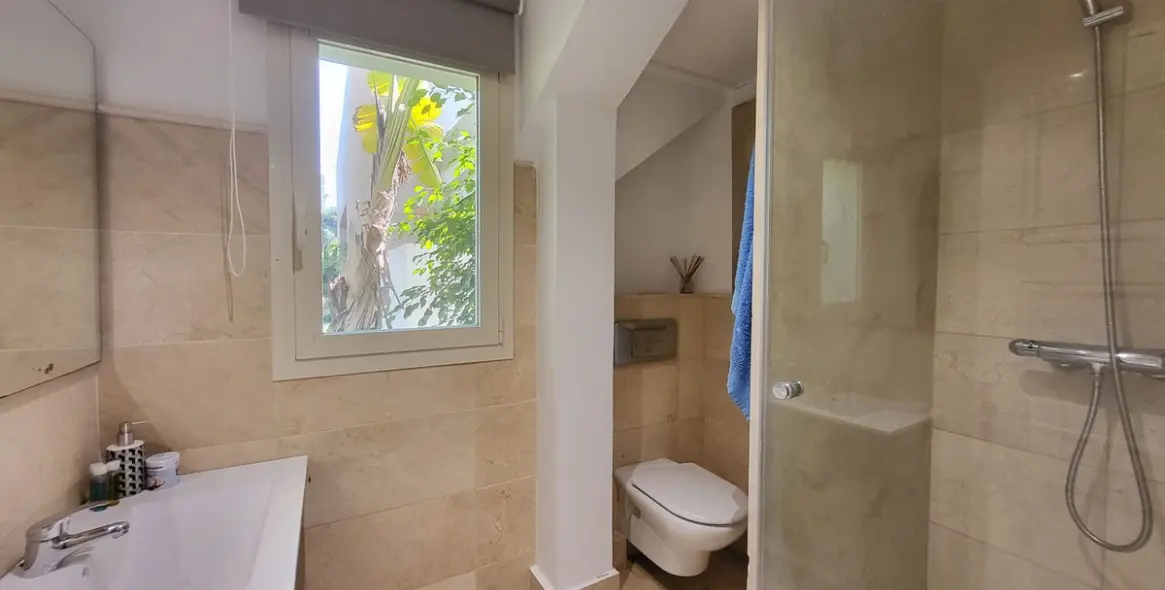 Sale of ground floor apartment in Río Real 23