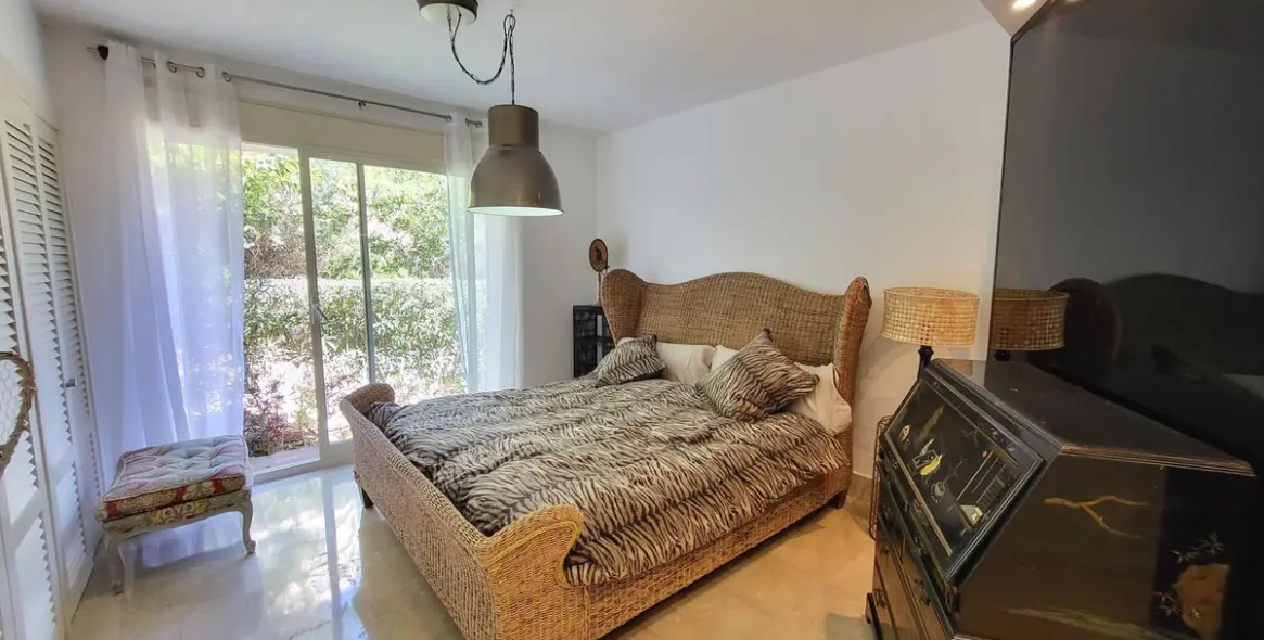 Sale of ground floor apartment in Río Real 26