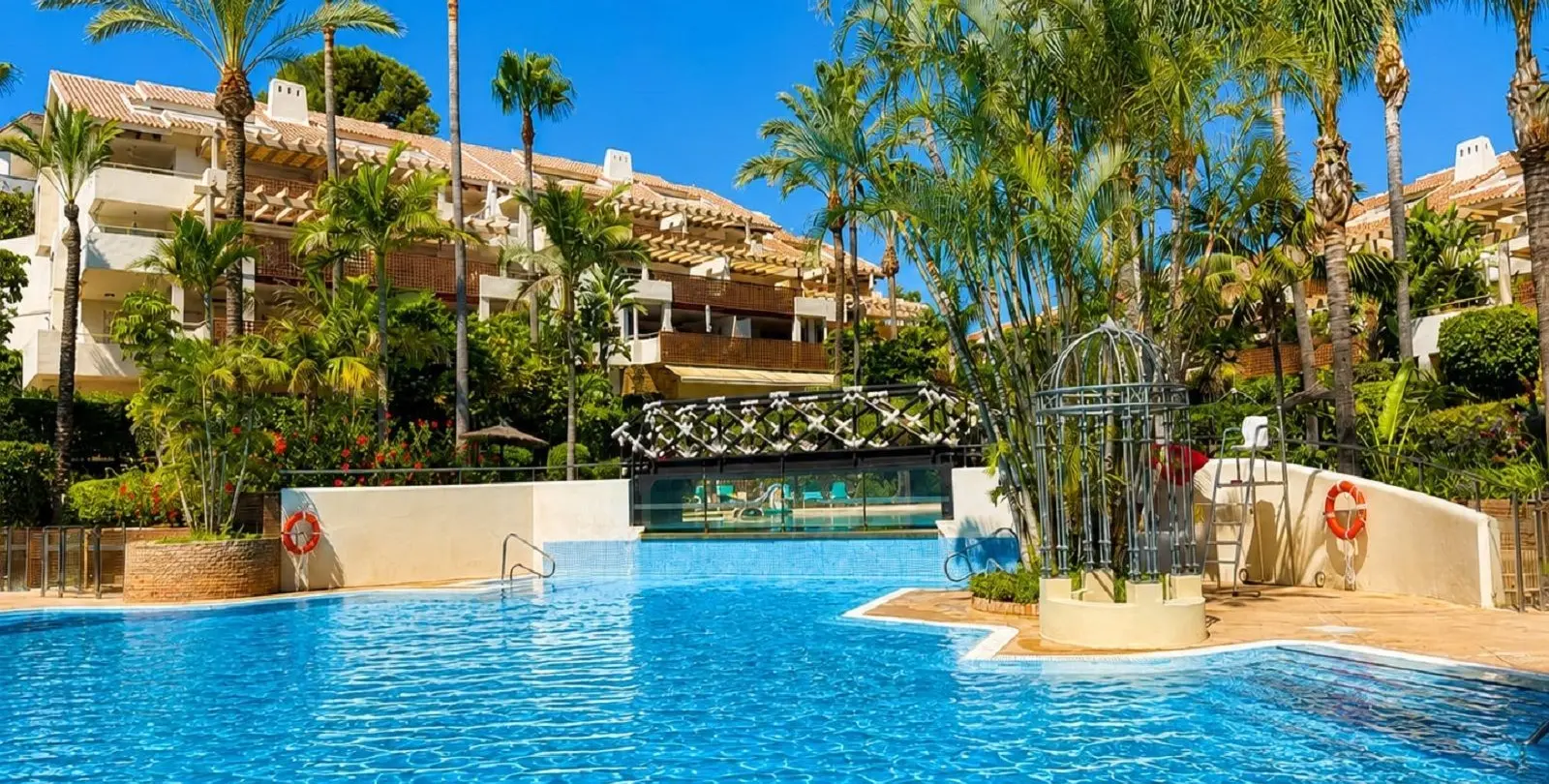 Sale of ground floor apartment in Río Real 2