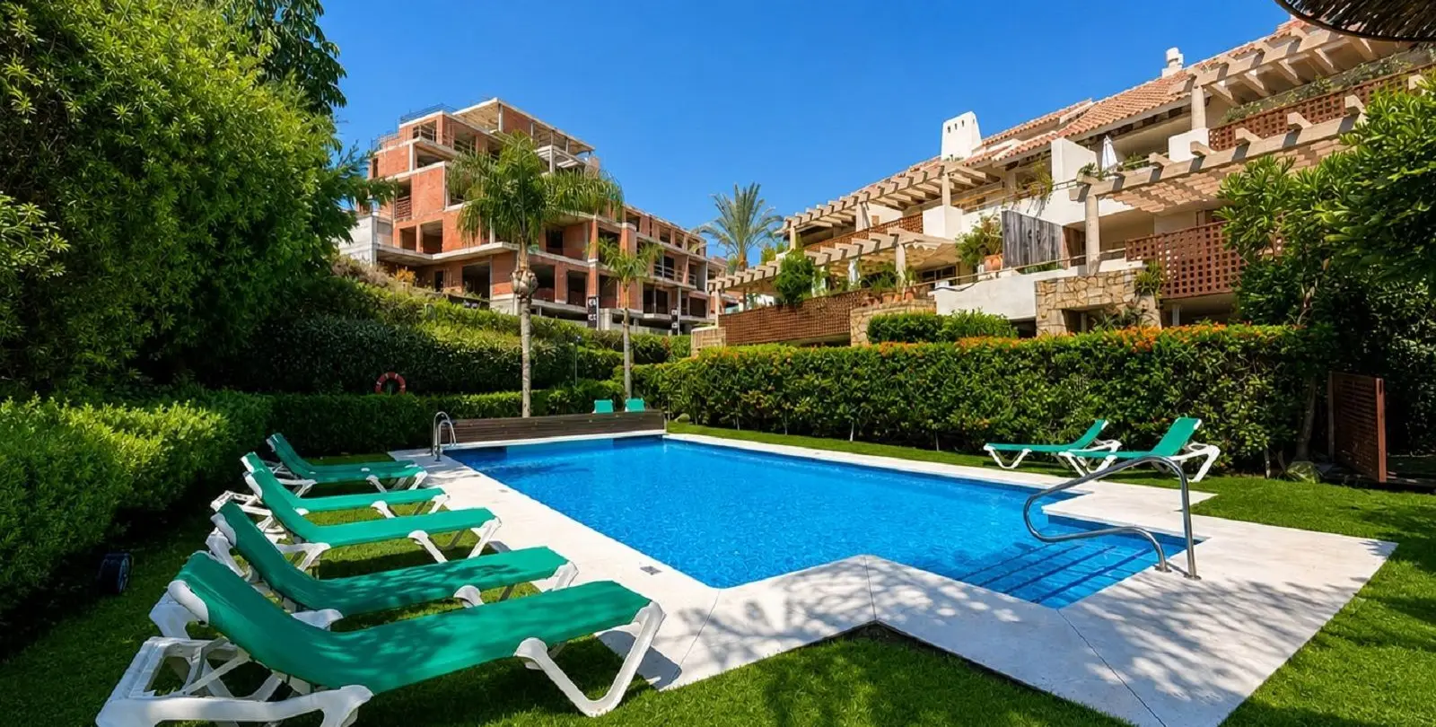 Sale of ground floor apartment in Río Real 3