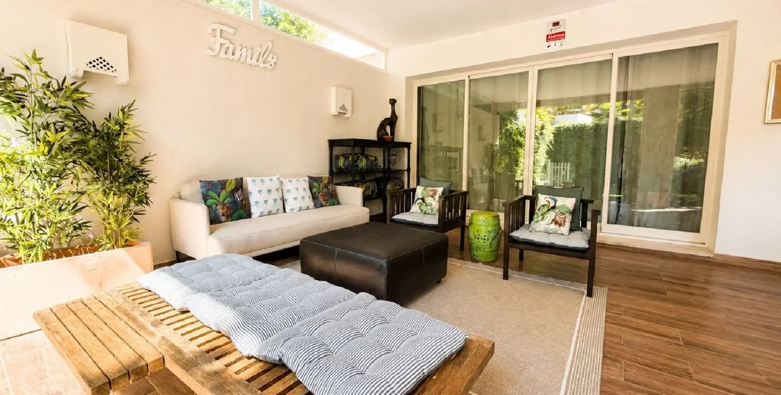 Sale of ground floor apartment in Río Real 25