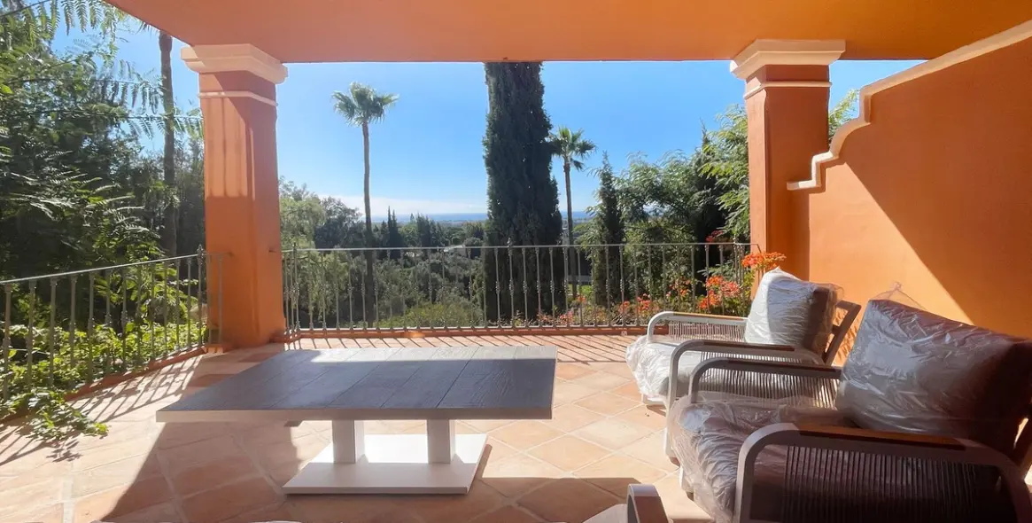 Sale of middle floor apartment in Monte Halcones 2