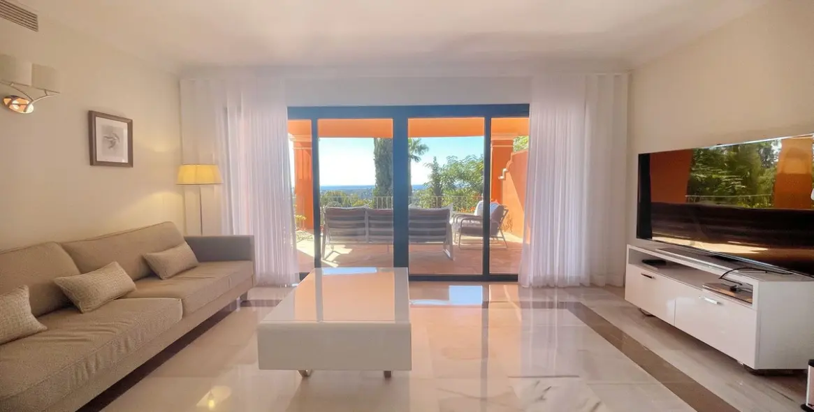 Sale of middle floor apartment in Monte Halcones 4