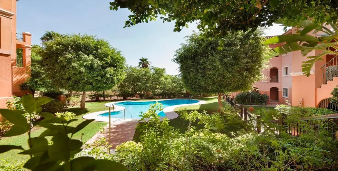 Sale of middle floor apartment in Monte Halcones 9