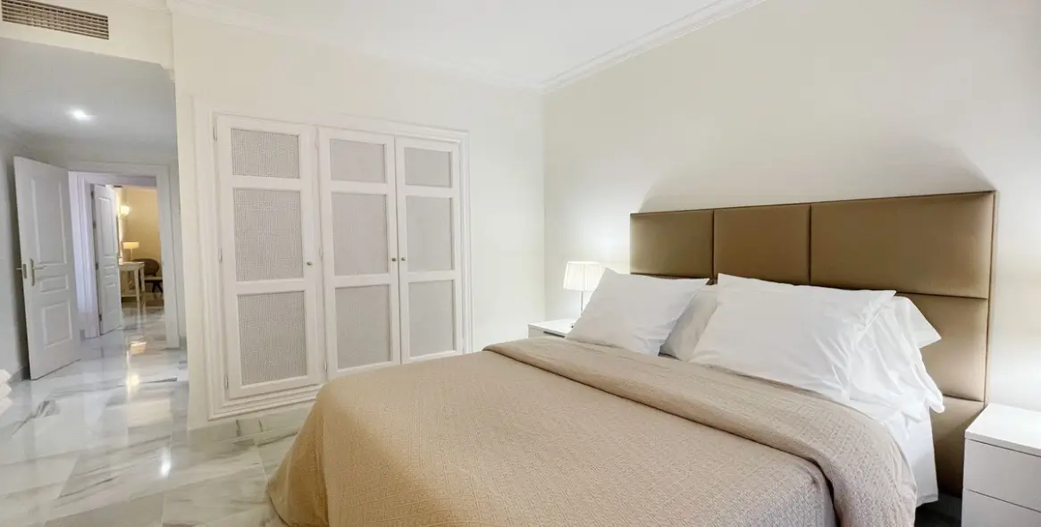 Sale of middle floor apartment in Monte Halcones 11