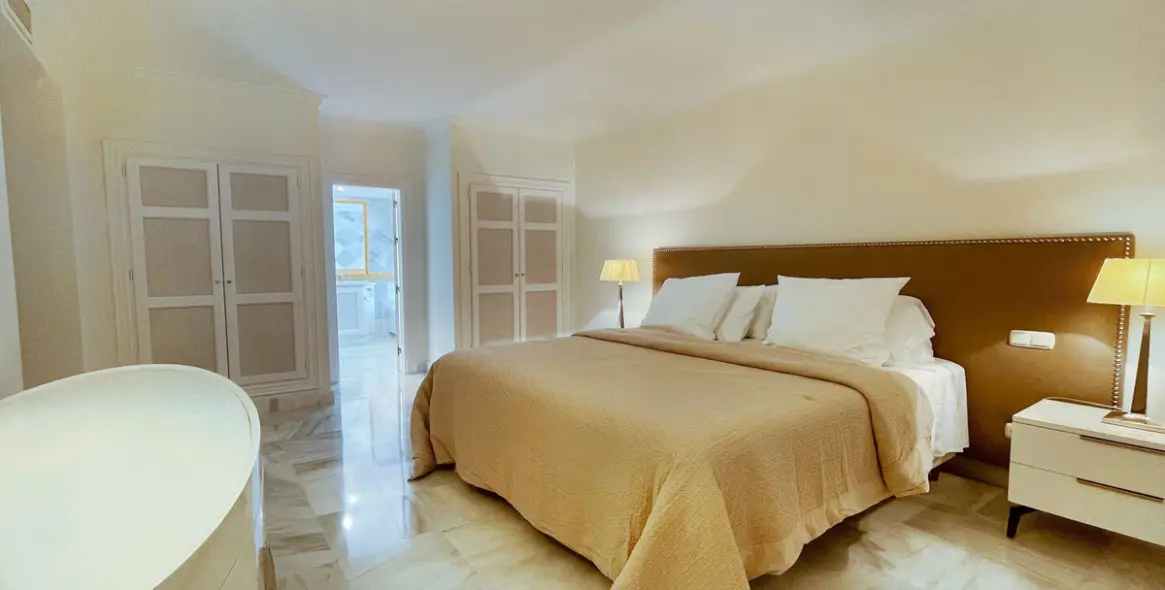 Sale of middle floor apartment in Monte Halcones 13