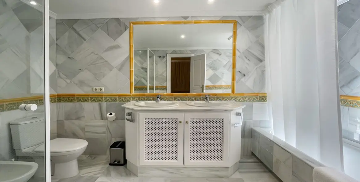 Sale of middle floor apartment in Monte Halcones 17