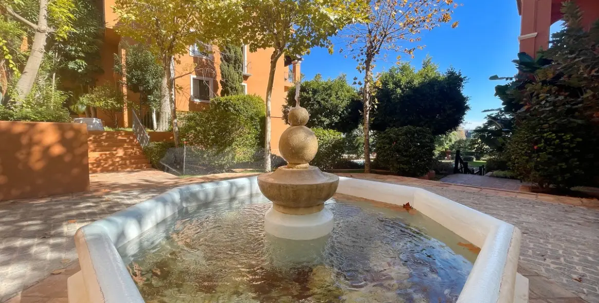 Продажа апартаментов на среднем этаже в Monte Halcones 21