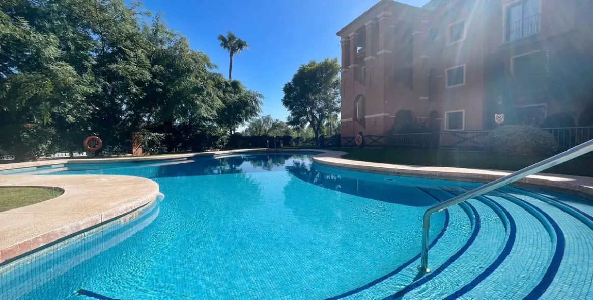 Продажа апартаментов на среднем этаже в Monte Halcones 22