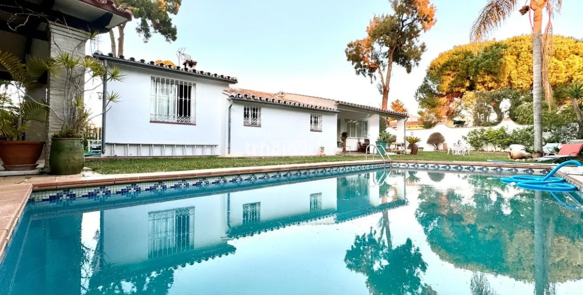 Venta de villa independiente en Atalaya 1