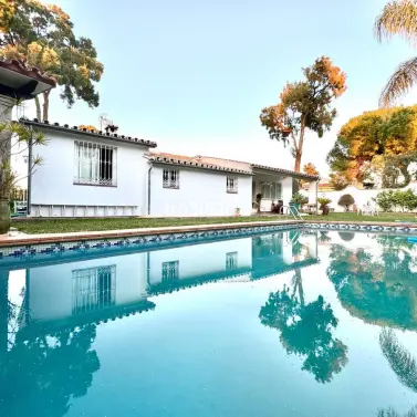 Продажа  отдельно стоящей виллы в Atalaya