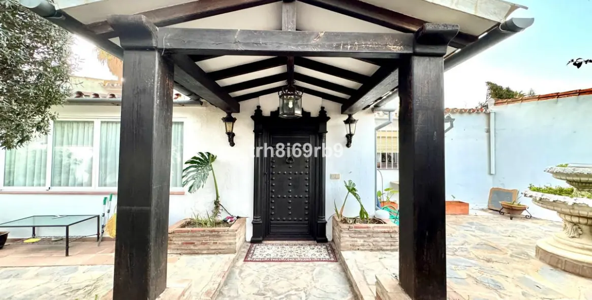 Venta de villa independiente en Atalaya 2