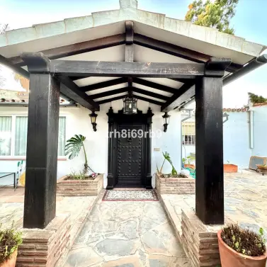 Продажа  отдельно стоящей виллы в Atalaya