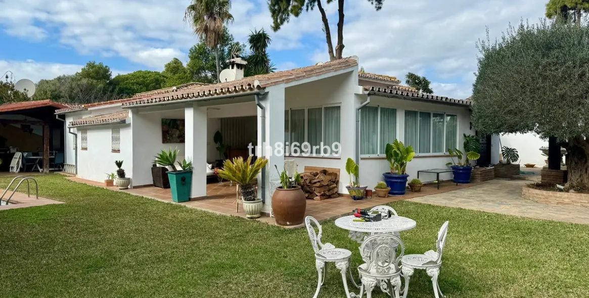 Venta de villa independiente en Atalaya 3