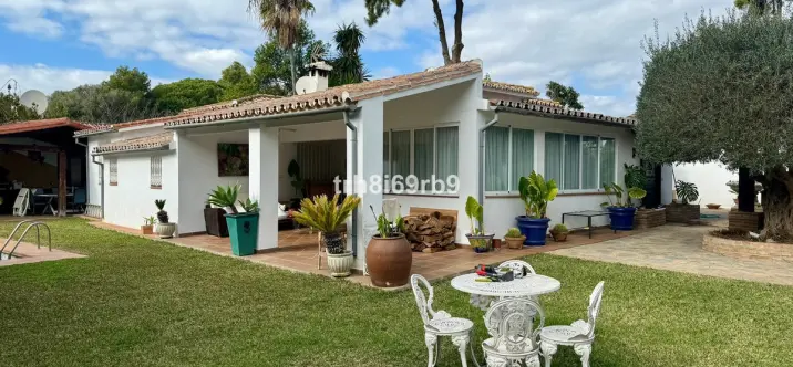 Продажа  отдельно стоящей виллы в Atalaya 2