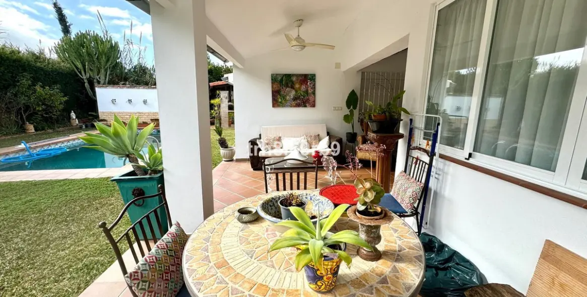 Venta de villa independiente en Atalaya 12