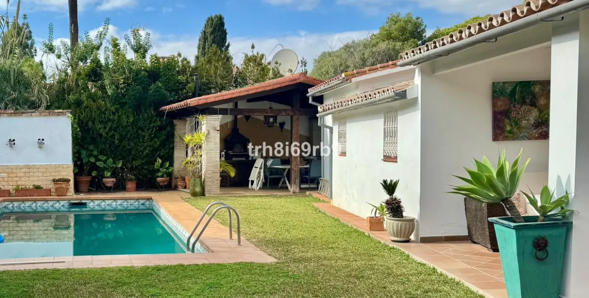 Venta de villa independiente en Atalaya 19