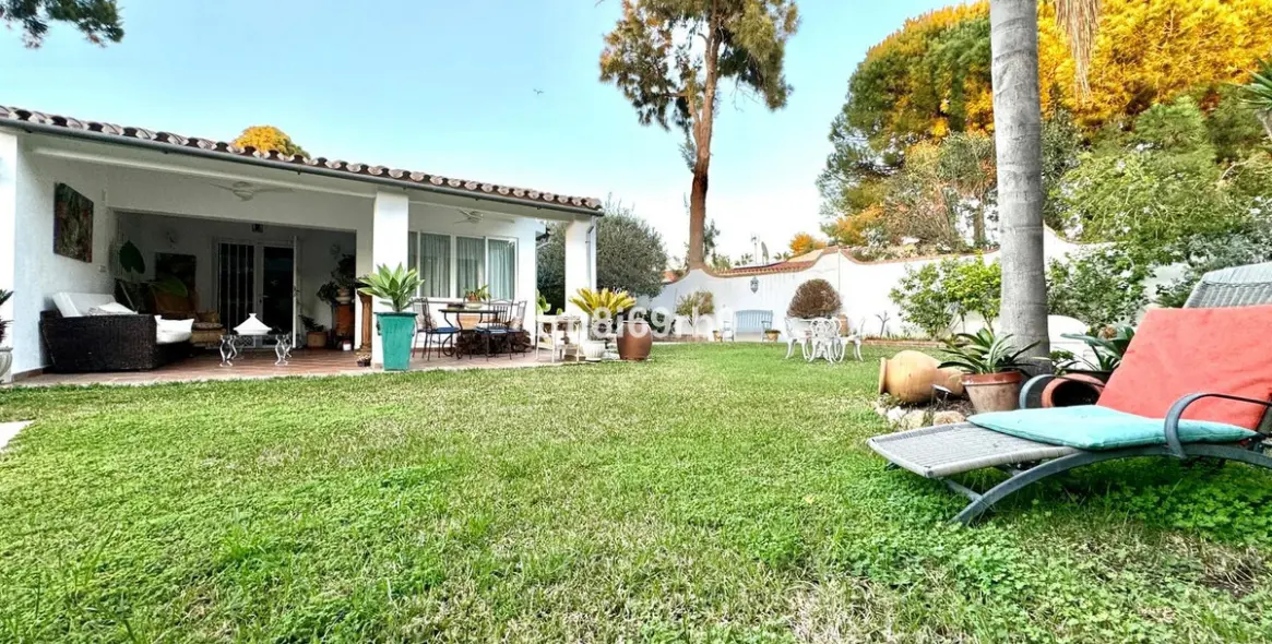 Продажа  отдельно стоящей виллы в Atalaya 22