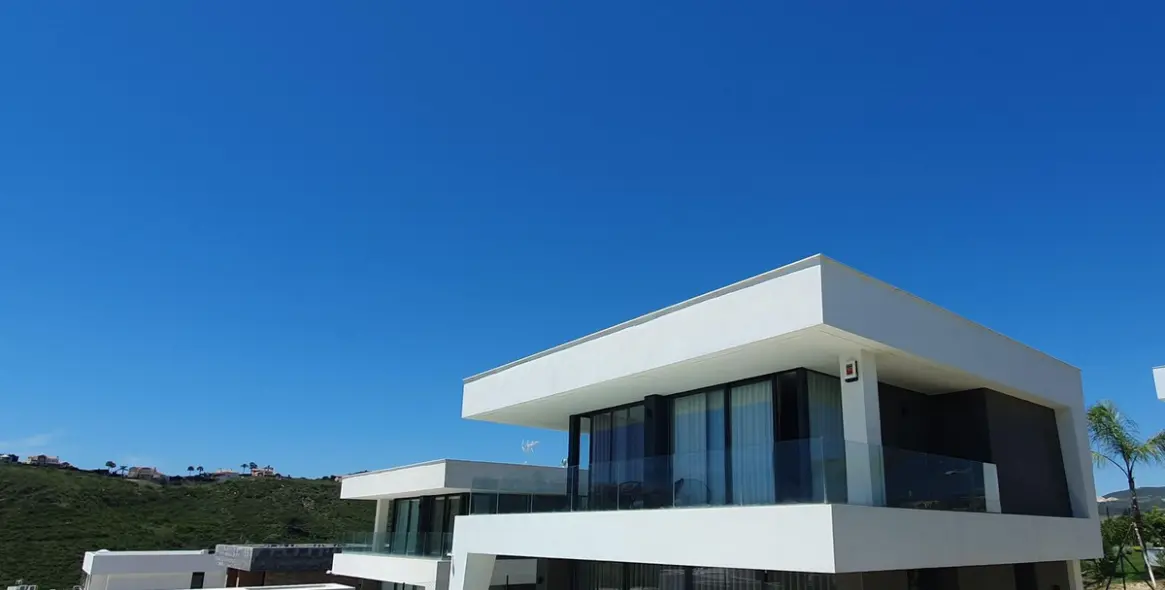 Продажа  отдельно стоящей виллы в La Duquesa 1