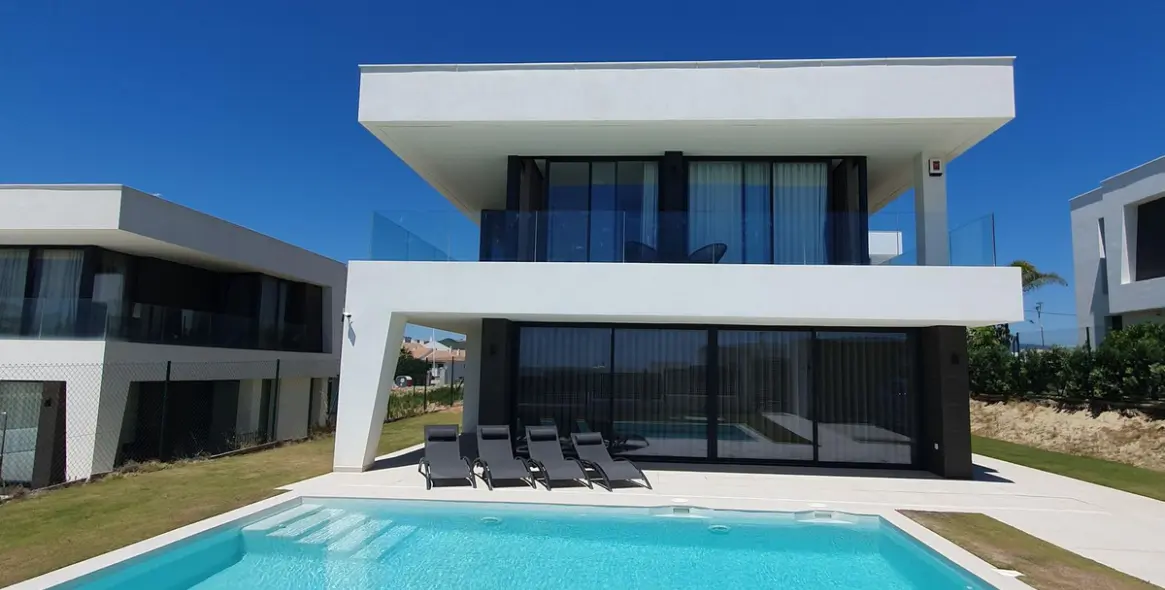 Продажа  отдельно стоящей виллы в La Duquesa 3