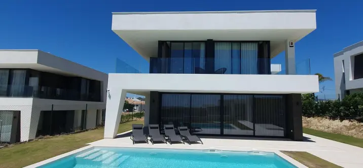 Продажа  отдельно стоящей виллы в La Duquesa 2