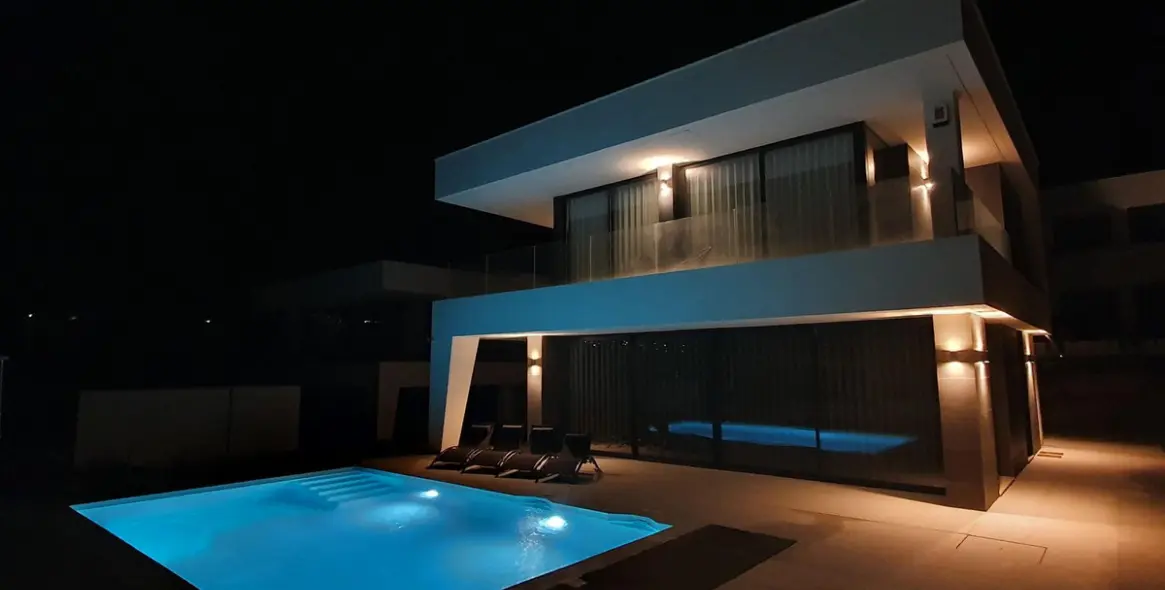 Продажа  отдельно стоящей виллы в La Duquesa 7