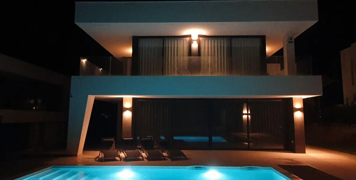 Продажа  отдельно стоящей виллы в La Duquesa 11