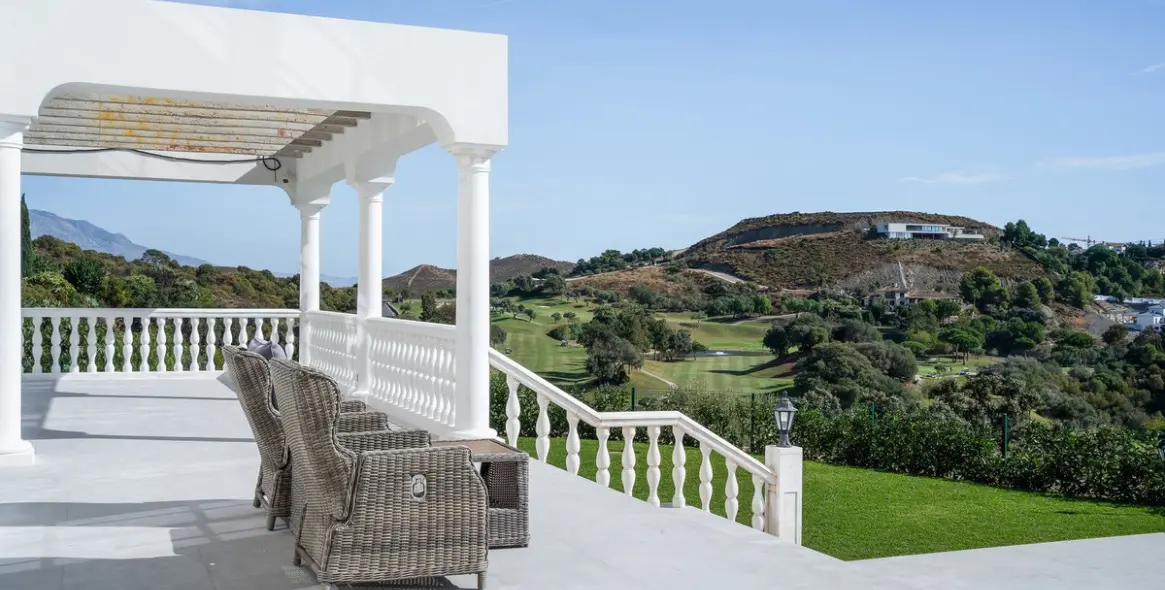 Sale of detached villa in Benahavís 17