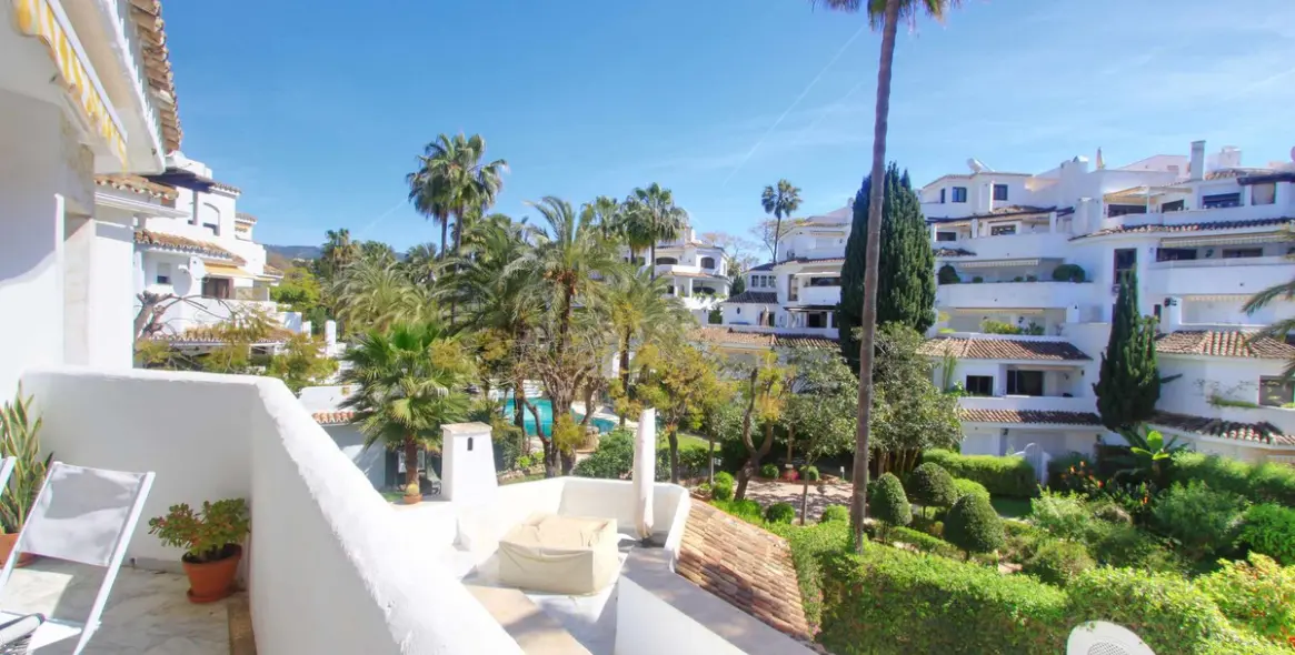 Long-term rent of middle floor apartment in Elviria 1