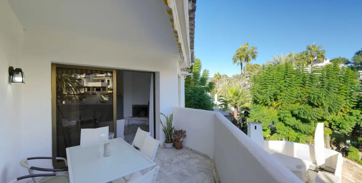 Long-term rent of middle floor apartment in Elviria 2