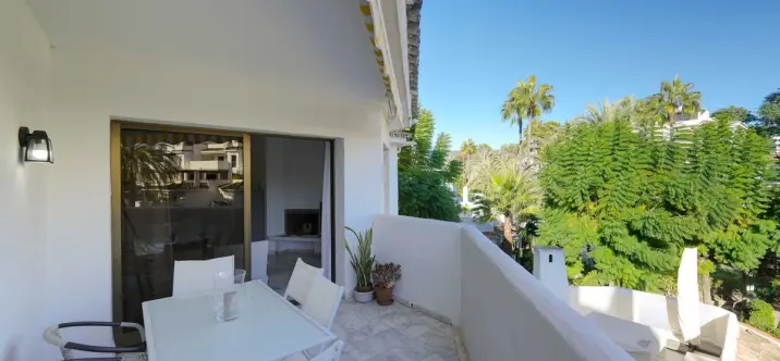 Long-term rent of middle floor apartment in Elviria 1