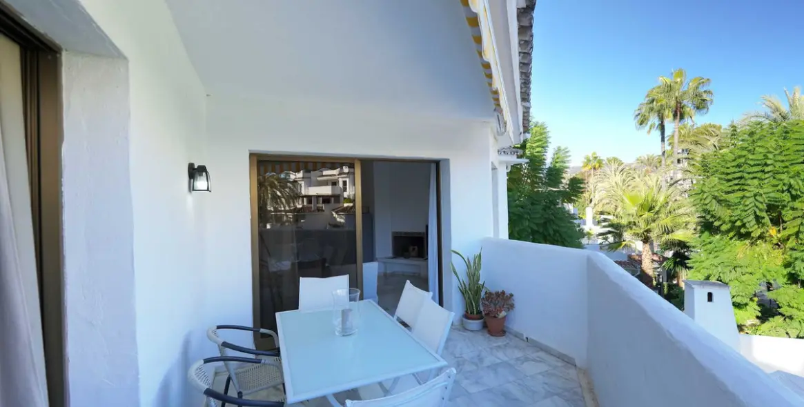 Long-term rent of middle floor apartment in Elviria 4