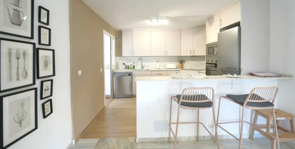 Long-term rent of middle floor apartment in Elviria 9