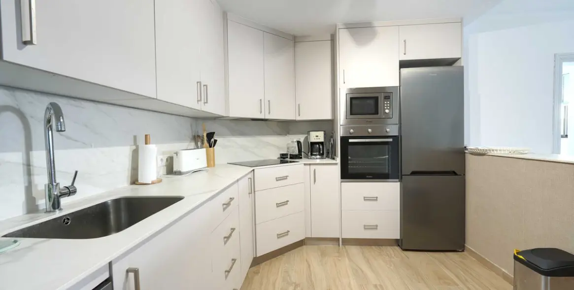 Long-term rent of middle floor apartment in Elviria 10