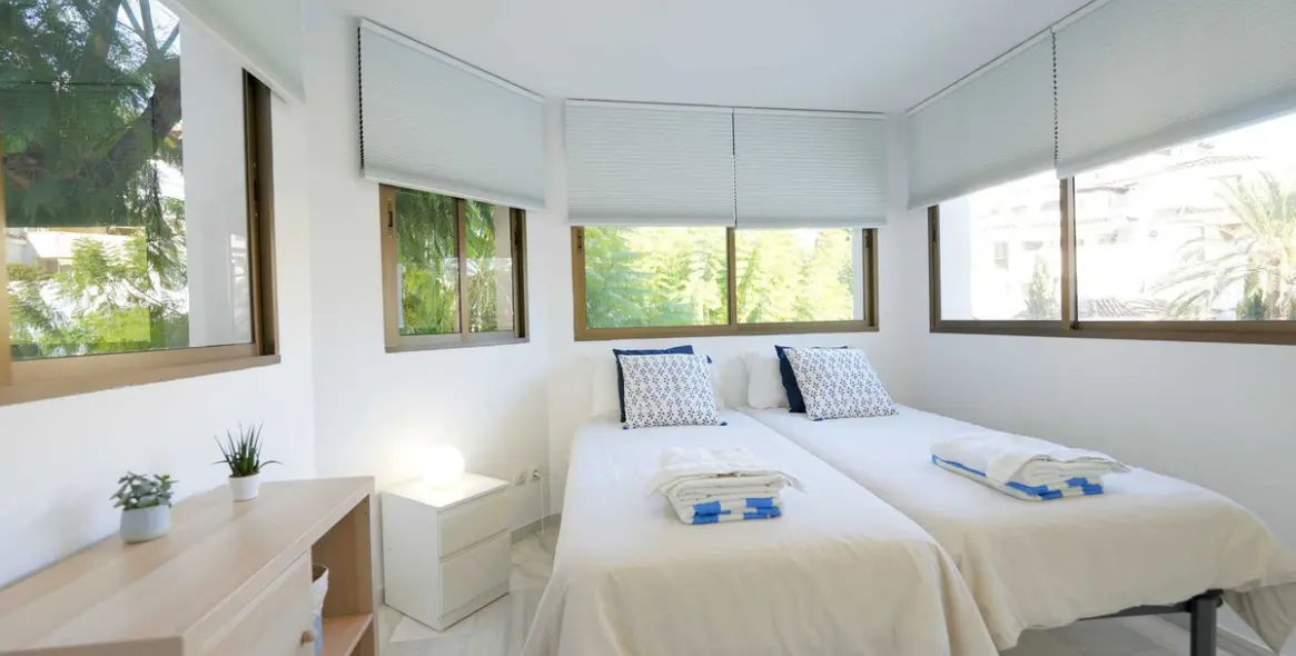 Long-term rent of middle floor apartment in Elviria 19