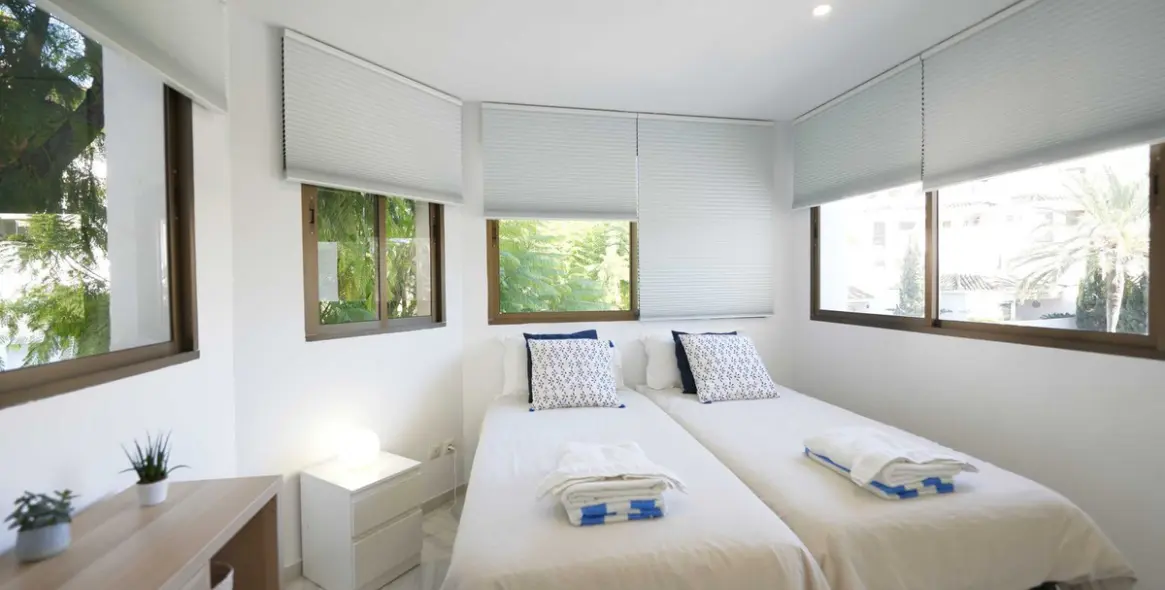 Long-term rent of middle floor apartment in Elviria 20