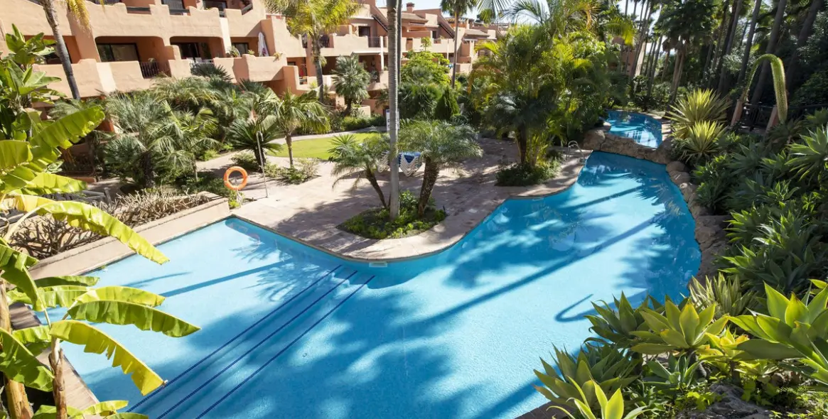 Продажа апартаментов на среднем этаже в Bel Air 1