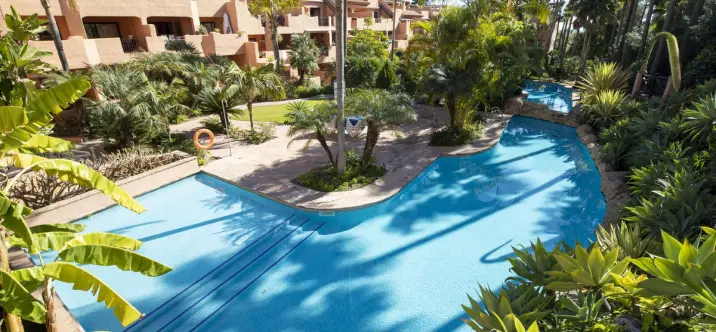 Продажа апартаментов на среднем этаже в Bel Air 0