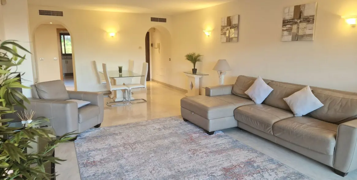 Продажа апартаментов на среднем этаже в Bel Air 2