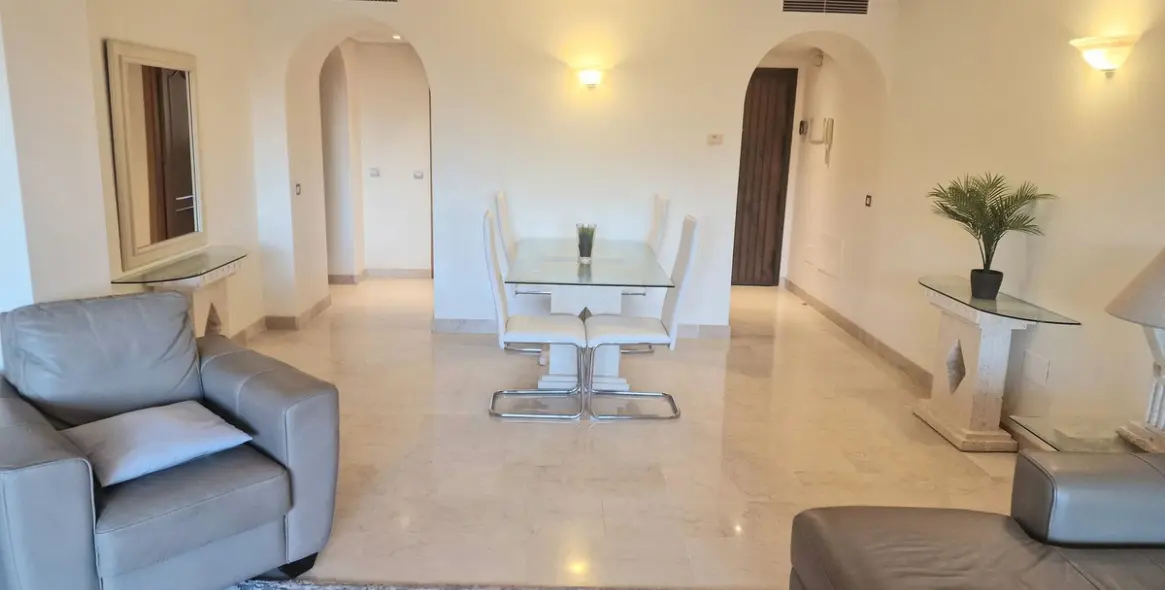 Продажа апартаментов на среднем этаже в Bel Air 3