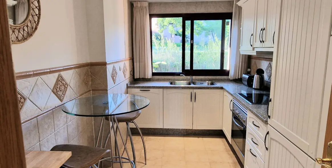 Продажа апартаментов на среднем этаже в Bel Air 5