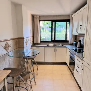 Продажа апартаментов на среднем этаже в Bel Air